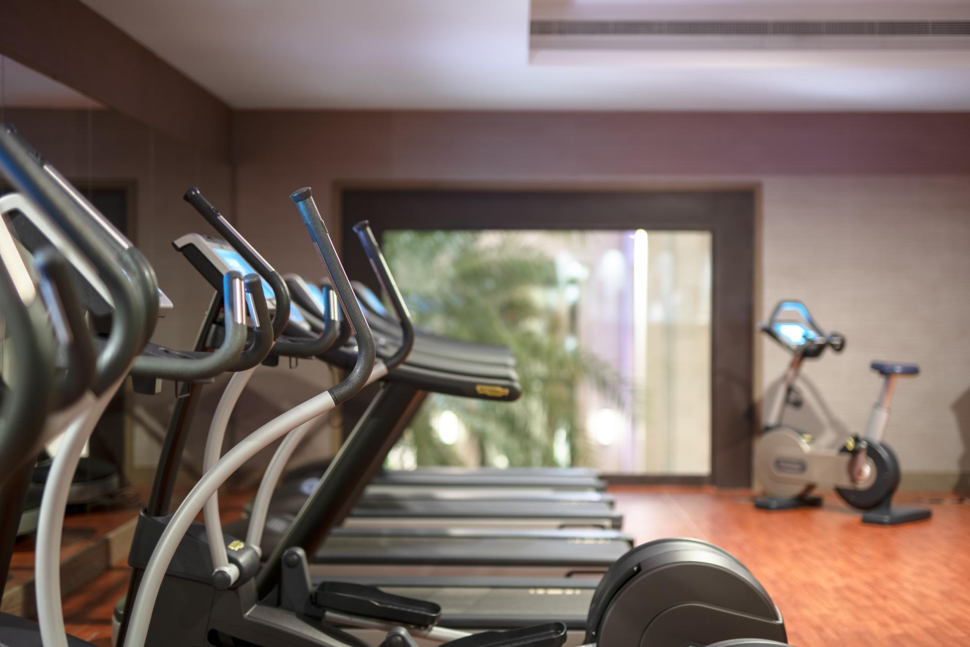 מלון Radisson Collection Muscat, Hormuz Grand מראה חיצוני תמונה A gym