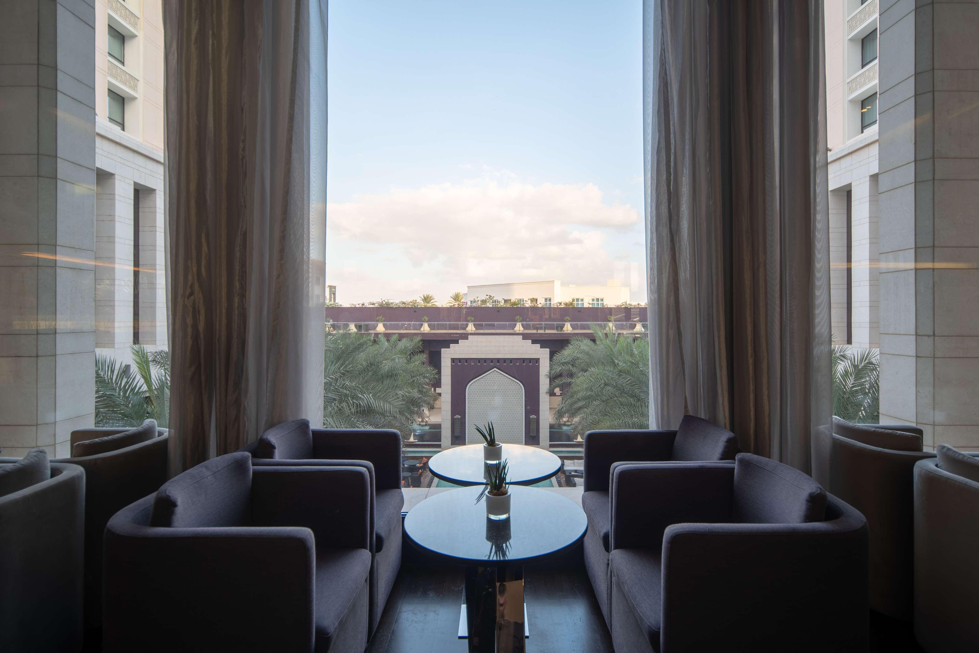 מלון Radisson Collection Muscat, Hormuz Grand מראה חיצוני תמונה The lounge at the airport