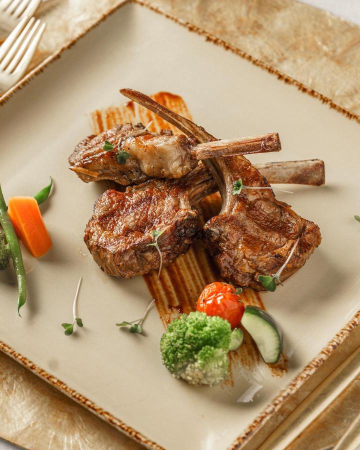 מלון Radisson Collection Muscat, Hormuz Grand מראה חיצוני תמונה Rack of lamb