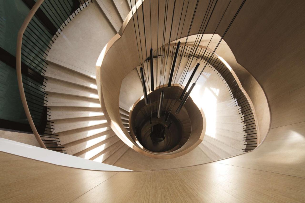מלון Radisson Collection Muscat, Hormuz Grand מראה חיצוני תמונה Spiral staircase